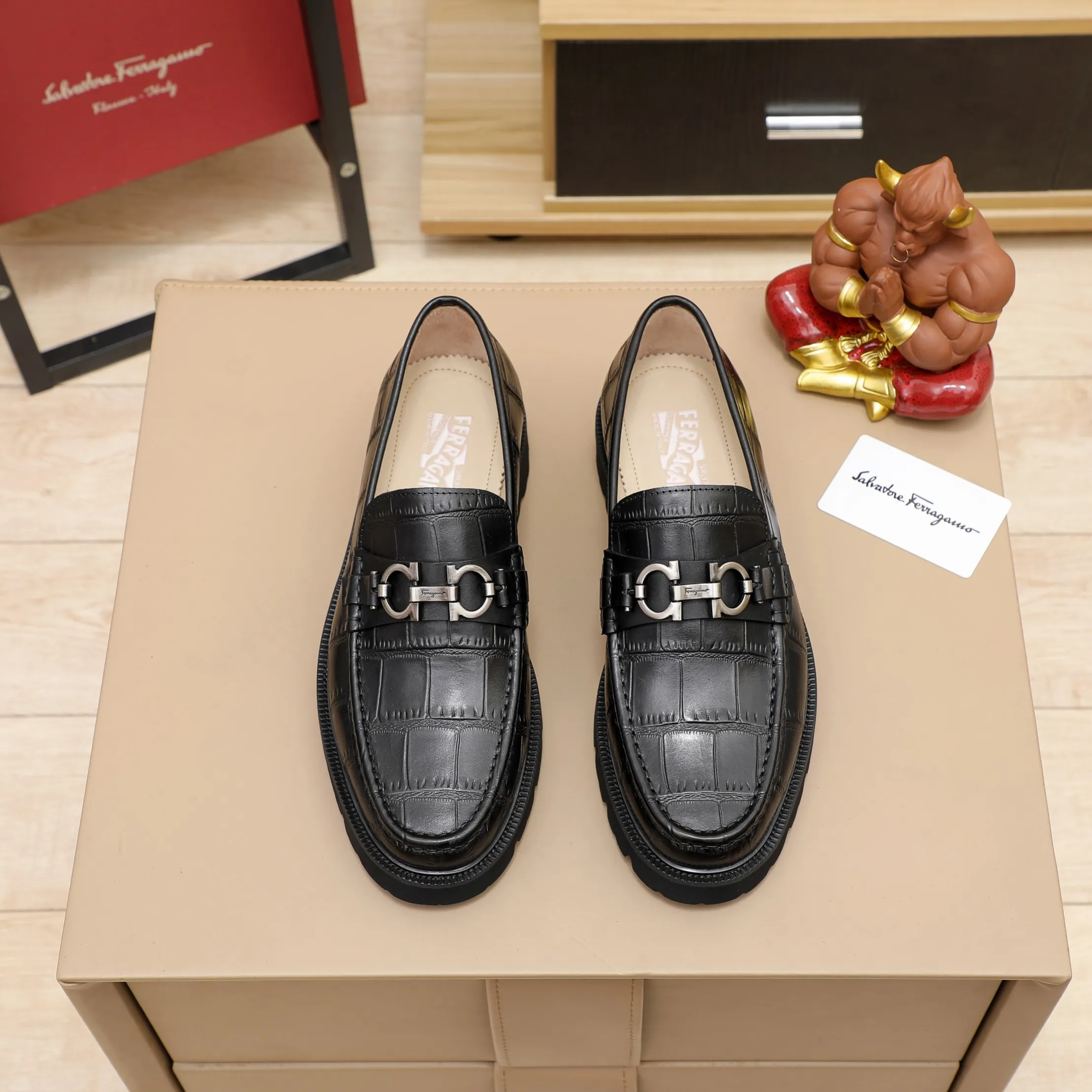 Men's shoes 💰540 🕷🕷🐂【Ferragamo】Ferragamo Popular fashionable casual shoes🇨🇳Official website counter 1:1 production, original mold opening💯Good quality visible, imported high-end first-layer waxed calfskin, water-dyed🐂leather lining🌿very clear texture, high-quality waterproof, non-slip and wear-resistant outsole🎋high quality and low price, truly handmade🍓Black optional! Code number 38-45……